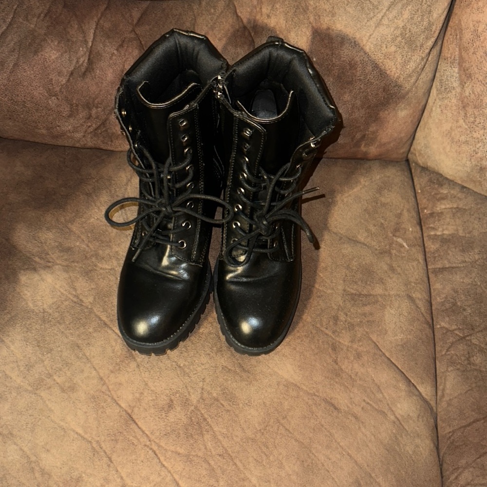 Black combat boots size 9.5